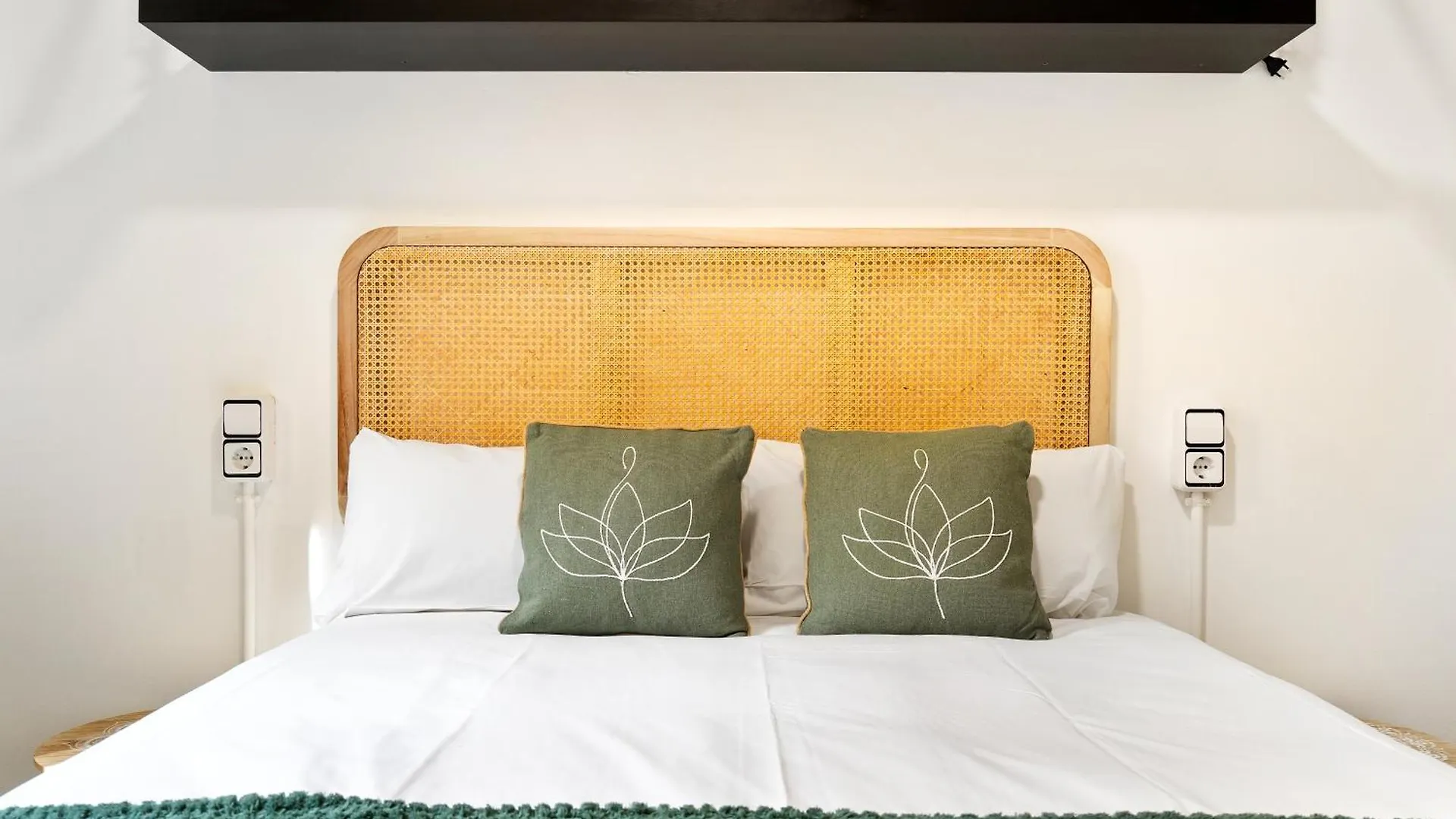 Lodging Apartments Almirall Beach 22 바르셀로나 스페인