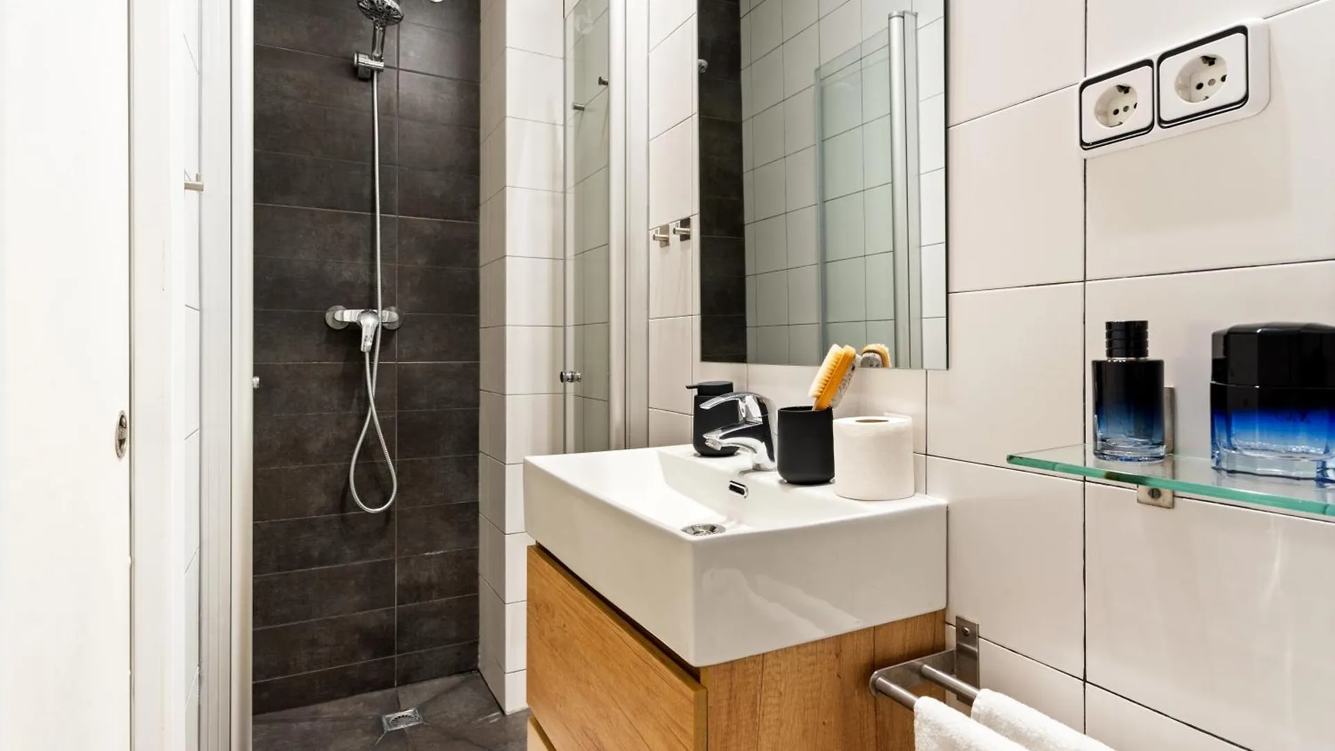 Lodging Apartments Almirall Beach 22 바르셀로나