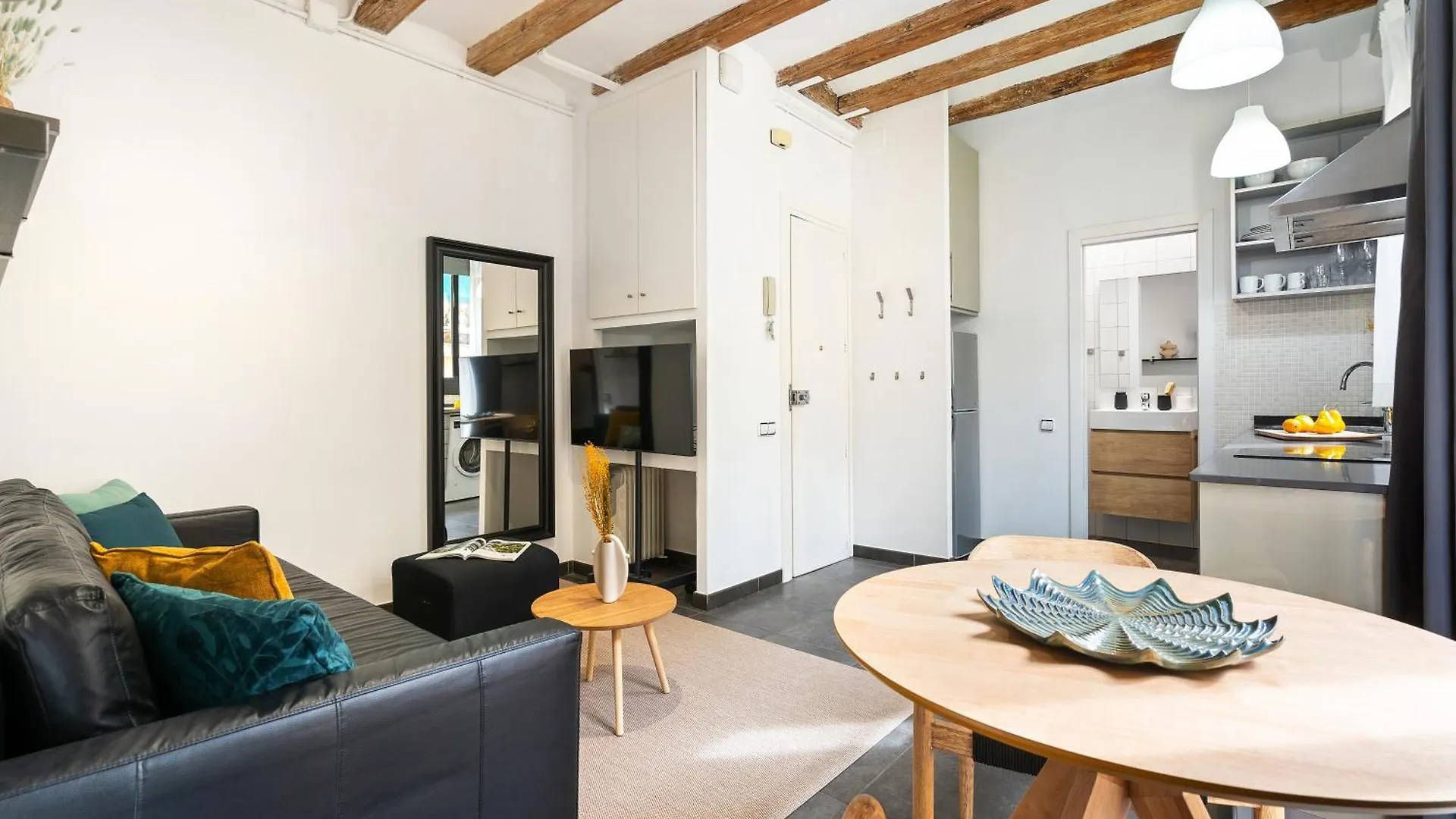 Lodging Apartments Almirall Beach 22 바르셀로나
